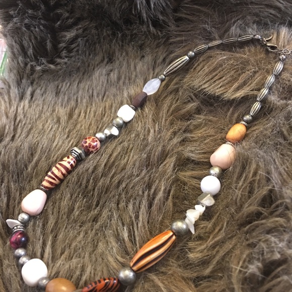 Animal print theme multi material bead necklace - Picture 7 of 8